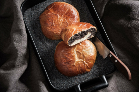 Das traditionelle Mühlviertler Süßgebäck: die Mohnzelten werden in einem Bad aus Mühlviertler Mohn präsentiert