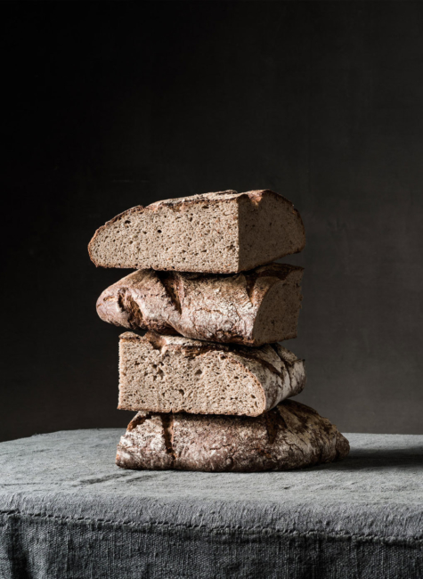 Honeder Unser Brot Image Hausbrot Gestapelt