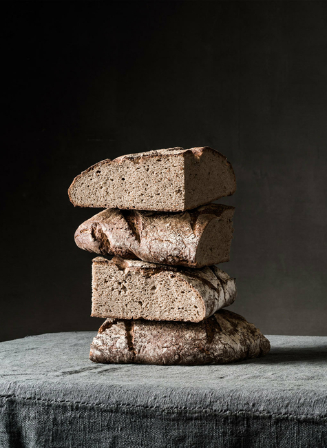 Honeder Unser Brot Image Hausbrot Gestapelt