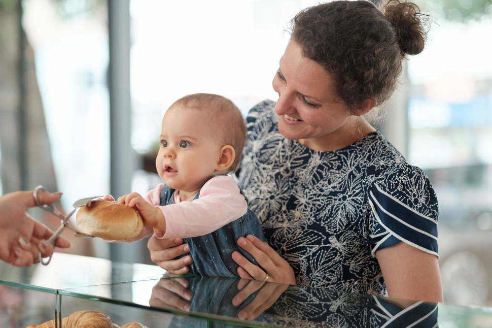 Honeder Filialen Cafes Kundin Baby Quer